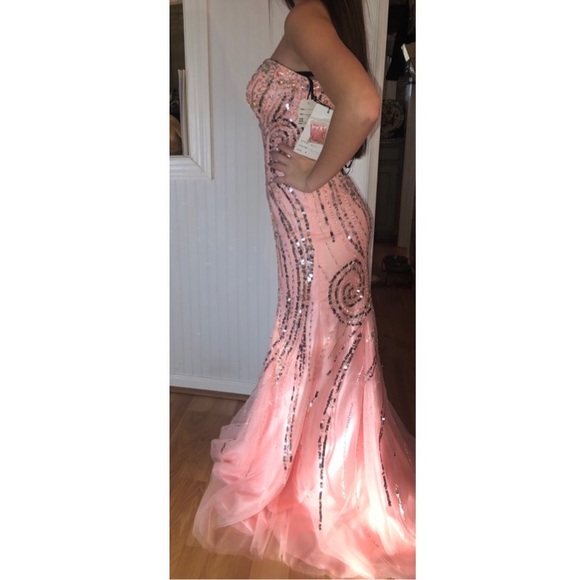 Prom dress - Picture 2 of 8